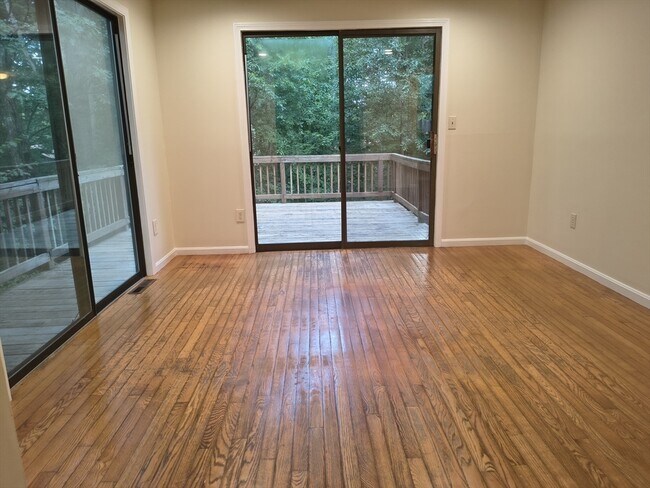 Foto del edificio - 16 Hundred Oaks Ln