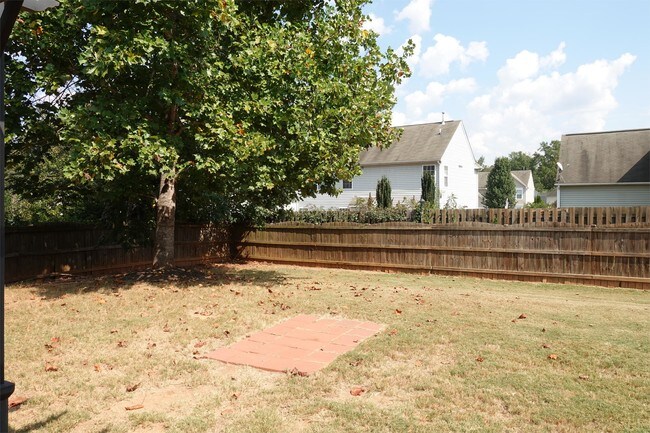 Building Photo - 318 Stillwater Ct