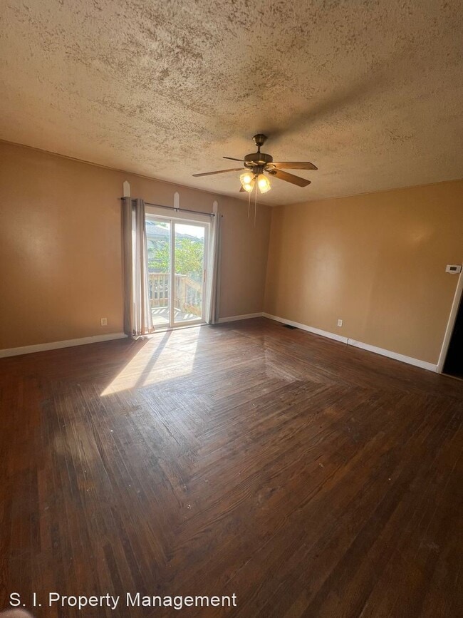 Building Photo - 3 br, 1 bath House - 207 W Goodall
