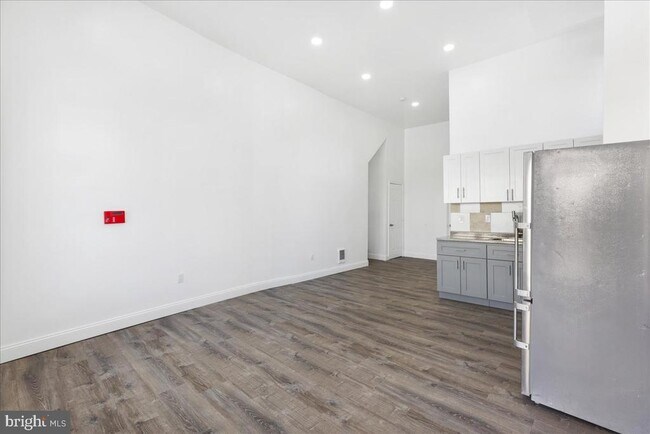 Foto del edificio - 6940 Woodland Ave