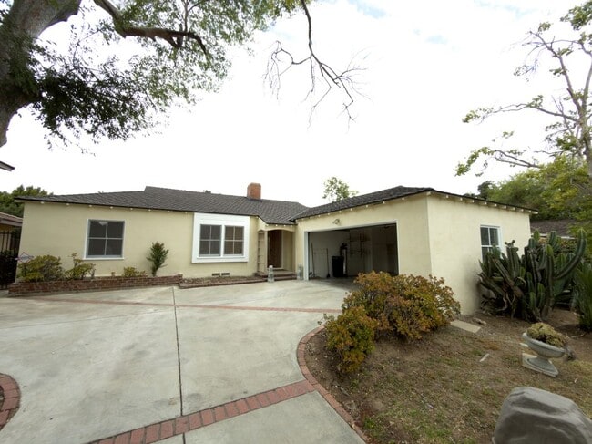 Building Photo - 1470 Del Mar Ave