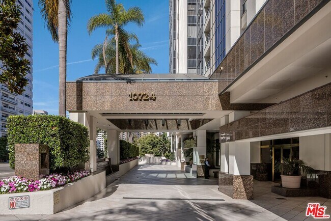 Building Photo - 10724 Wilshire Blvd