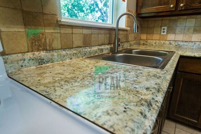 Foto del edificio - Hot Summer Move-In Special