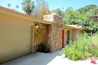 Building Photo - 702 Cavanagh Rd