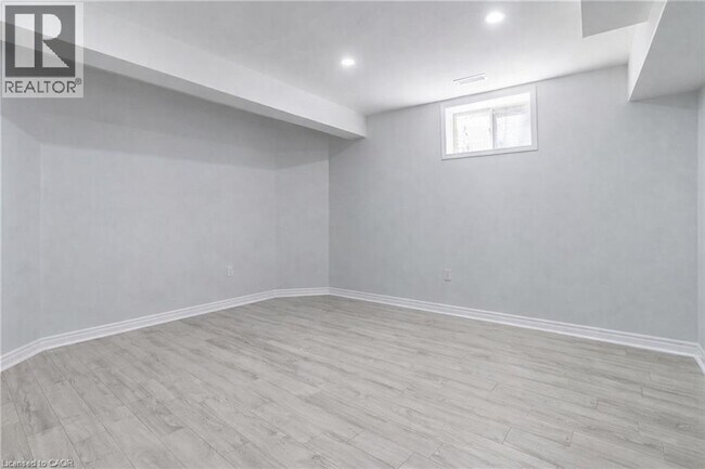 Photo du bâtiment - 92 Helena Feasby St