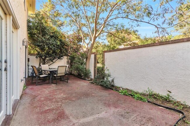 Foto del edificio - 4324 Village Oaks Ln
