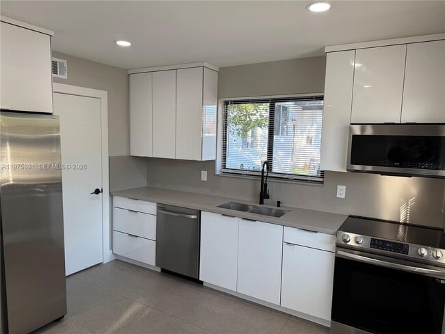 Foto del edificio - 3275 SW 27th St