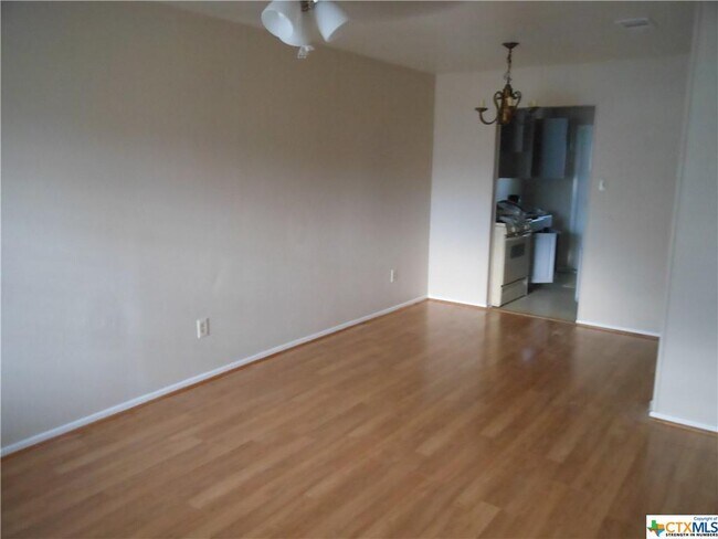 Building Photo - 333 Briarwood Dr
