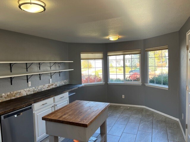 Photo - 1563 Cedarwood Dr House