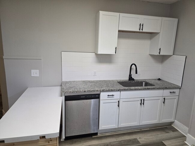 Building Photo - Superior Apartments