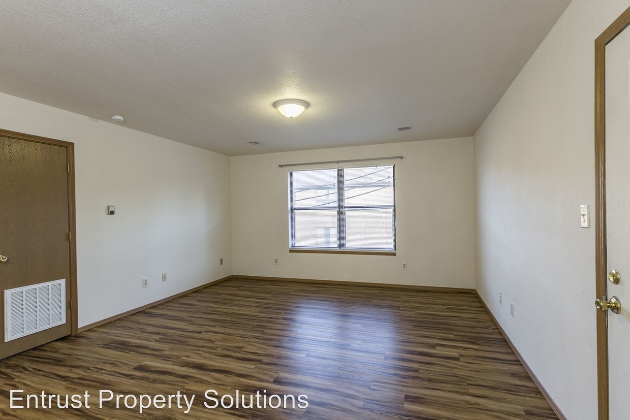 Primary Photo - 819-819 N Cedarbrook Ave