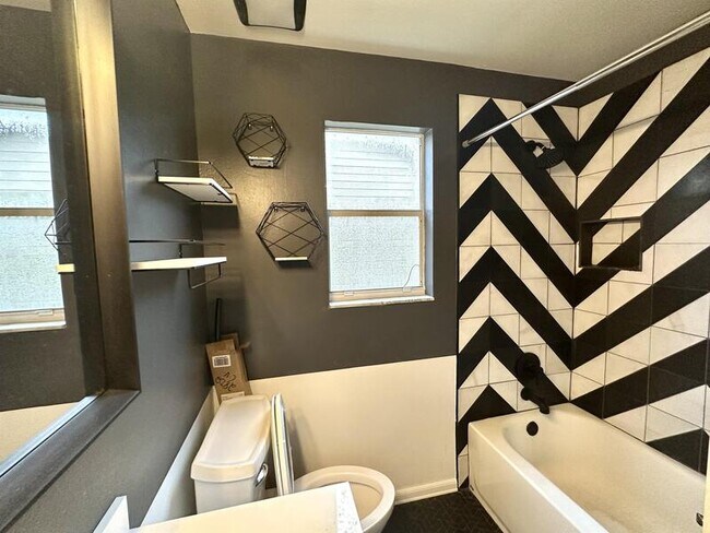 Foto del edificio - 2802 Curry Village Ln