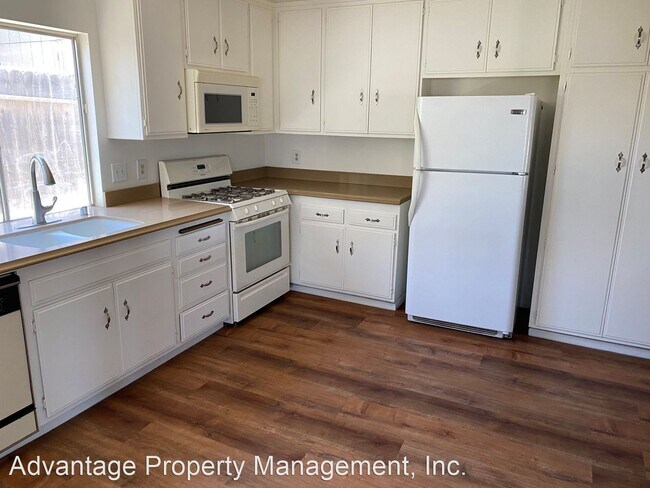Building Photo - 4 br, 3 bath House - 501 Highland Dr.