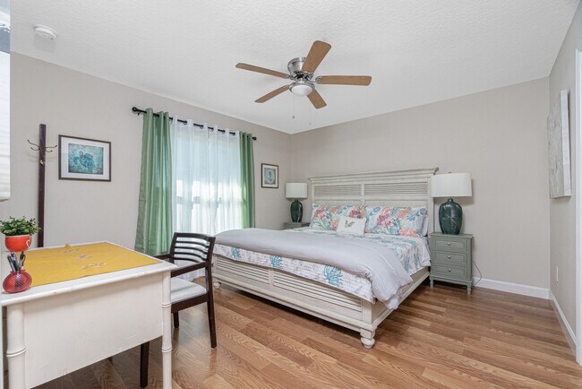 Foto del edificio - 10523 Pendleton Ave