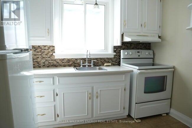 Building Photo - 1062 Hortop St