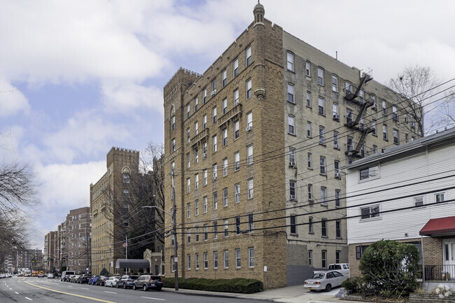 Building Photo - Parkway Towers