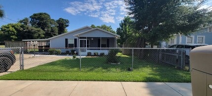 Building Photo - 2301 W Mallory St