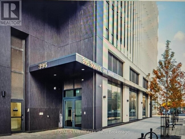 Photo du bâtiment - 395 Square One Dr