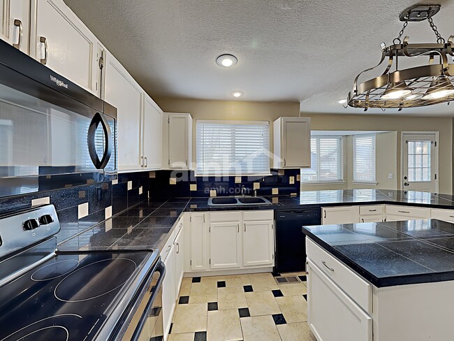 Building Photo - 4259 S Killarney St