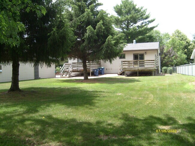 Building Photo - 617 Brooks Pl