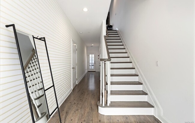 Building Photo - 11 Hearthstone Ct