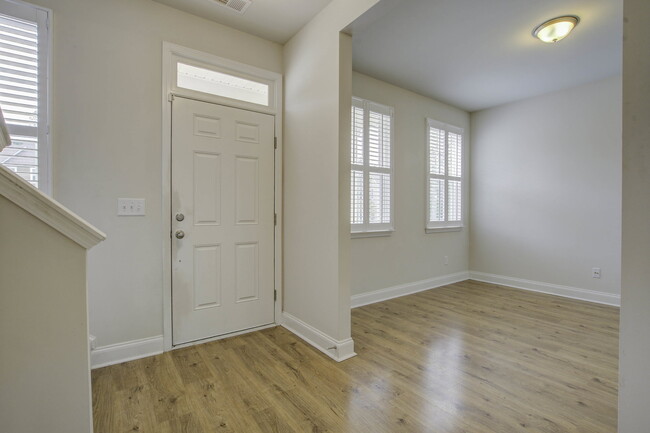 Building Photo - 7824 Montview Rd