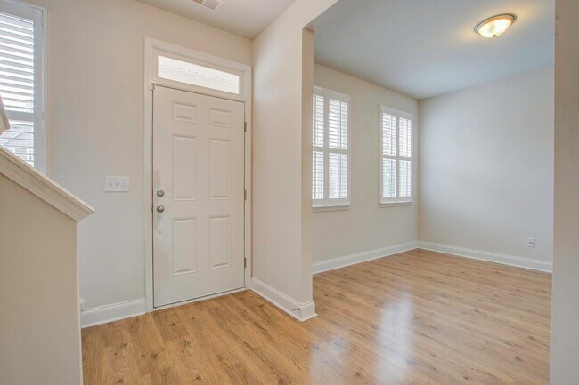Foto del edificio - 7824 Montview Rd