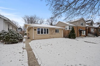 Building Photo - 2737 Spruce St