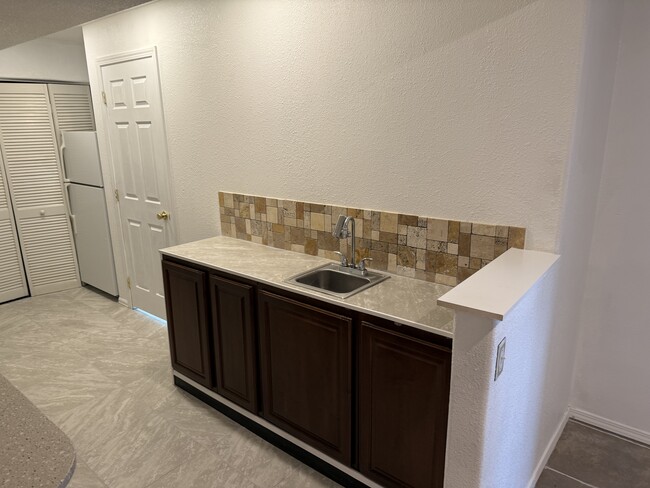 Building Photo - 6085 Fescue Dr