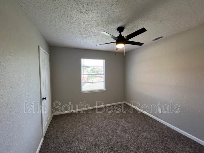 Building Photo - 734 Tampa Ave