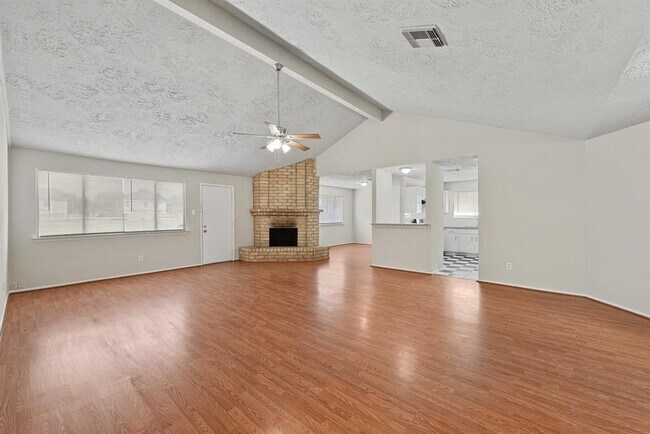 Foto del edificio - 2710 Hazy Creek Dr