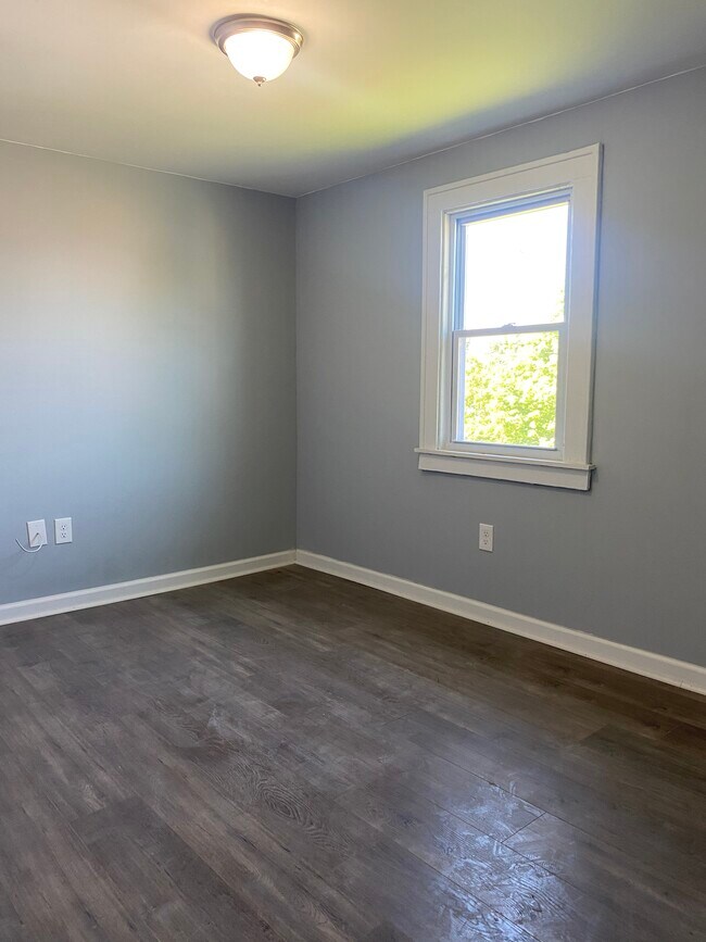 Bedroom - 547 E Utica St