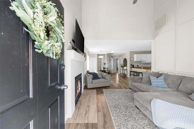 Building Photo - 820 Camelon Ct