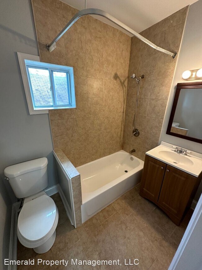 Foto del edificio - 2 br, 1 bath House - 5212 Kenwood Avenue, ...