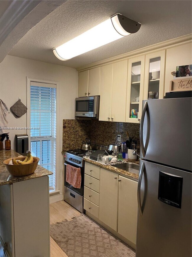 Foto del edificio - 3245 Virginia St