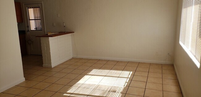 Foto del edificio - 2 bedroom 1 bath home in Del Monte Homes i...