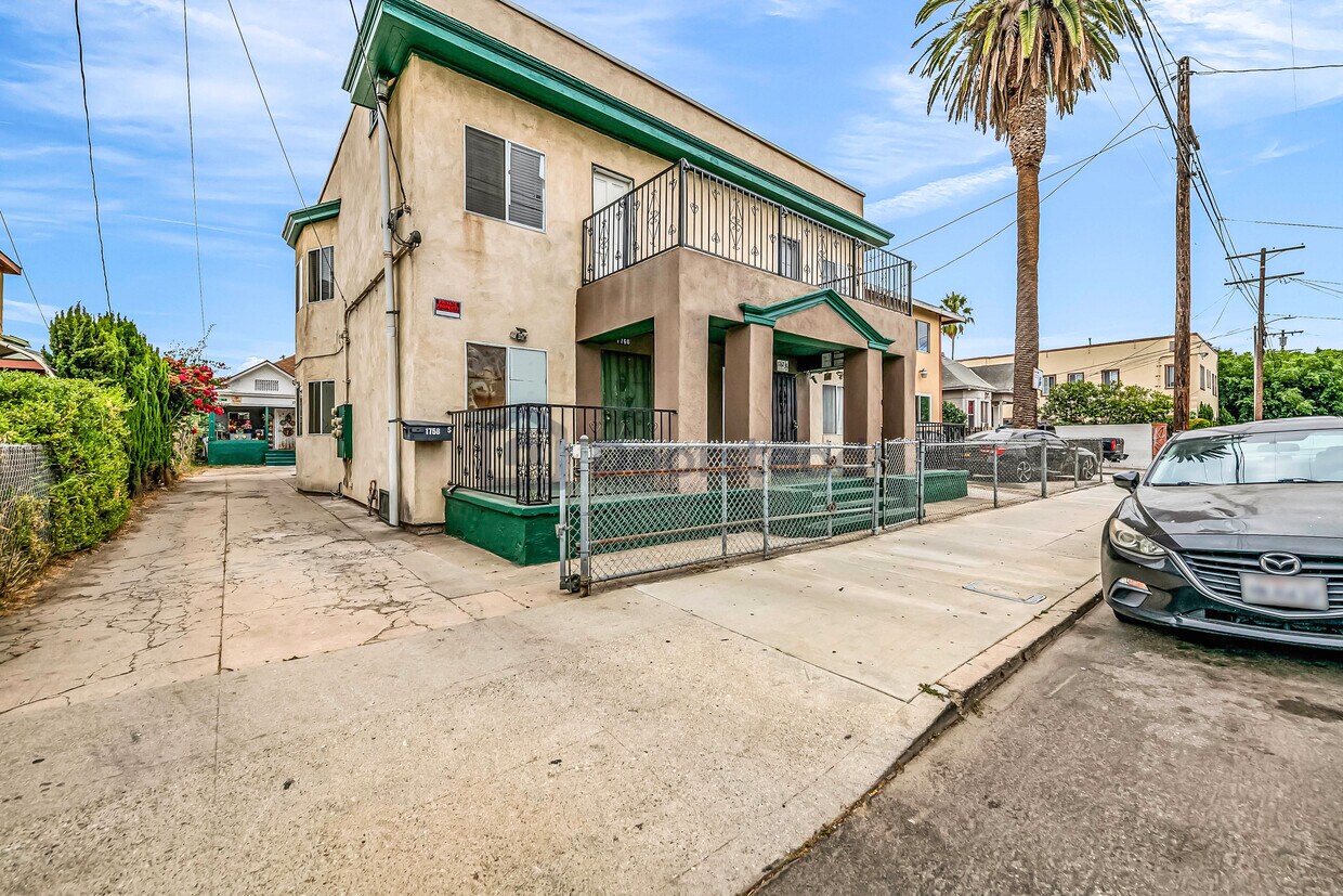 Foto principal - 1762 S New England St
