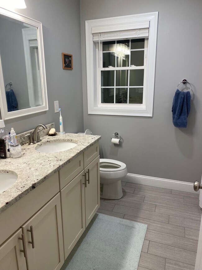 Building Photo - 14 Collins Cir