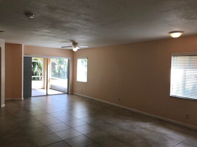 Foto del edificio - 6109 Reynolds St