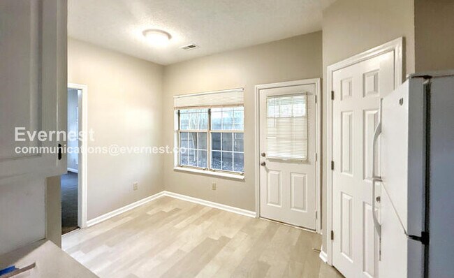 Foto del edificio - 1532 Lake Park Dr