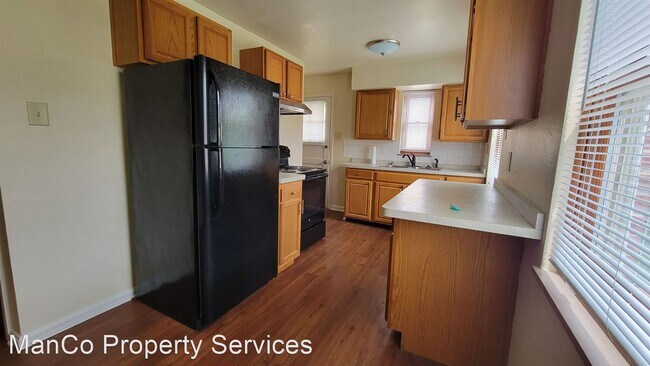 Building Photo - 3 br, 1 bath House - 2334 Alpine Way
