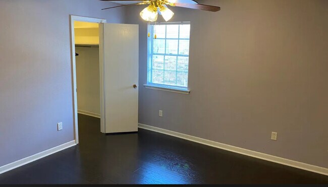 Building Photo - 2312 Giuffrias Ave