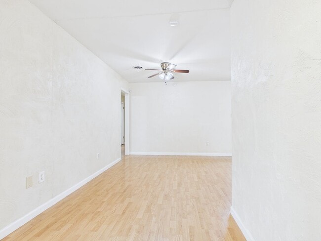 Building Photo - 4663 SE Brighton Dr