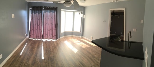 Foto del edificio - 402 Carhart Ct