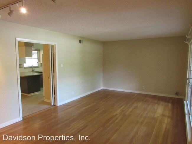 Building Photo - 8807 Woodbury Dr
