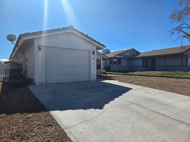 Foto del edificio - One Story Home