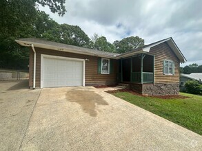Building Photo - 2117 Marian Ln
