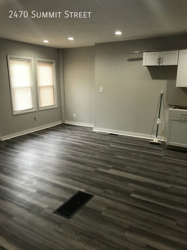 Building Photo - Studio Apartment Near Campus/Short North a...