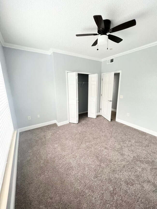 Foto del edificio - 2/2 Condo, Prime location