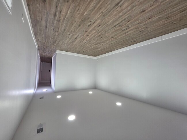 Foto del edificio - 1621 E 74th Pl